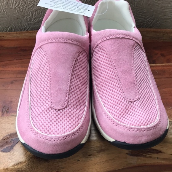 NWT DISNEY TINKERBELL Slip On Shoes Womens SIZE 5 US PINK/WHITE. Tink novelty - Picture 2 of 8